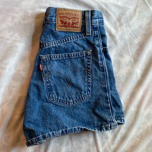 Levi's High Waisted Mom Denim Short Size: 24-SOLD